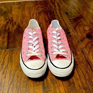 Converse x Hello Kitty Chuck Taylor All Star Low Top Womens 8 Pink. Worn once